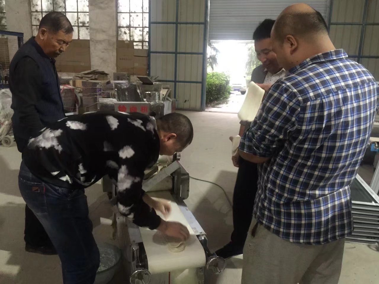 燴面機裝車?yán)?/></p><p><img src=