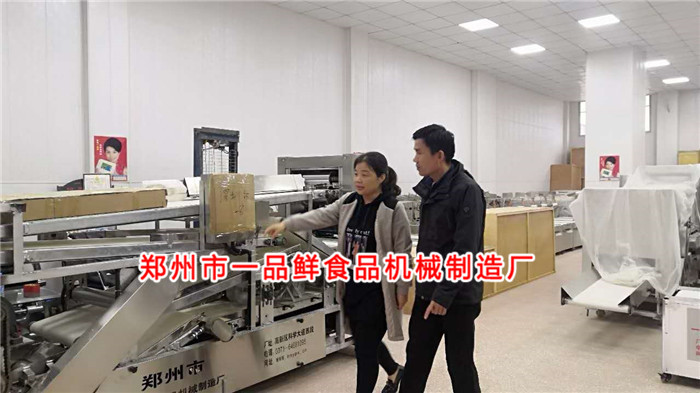 河南客戶考察飯店?duì)Z面機(jī)