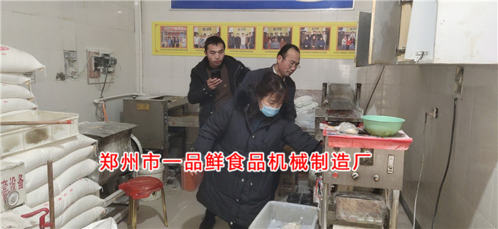 面條批發(fā)老板購買一品鮮燴面機經(jīng)營燴面坯1